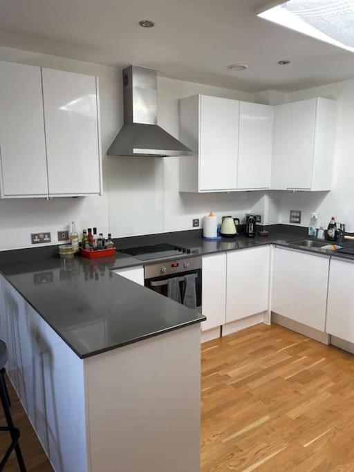 伊灵Lovely 2-Bed Flat With Well Equipped Kitchen公寓 外观 照片