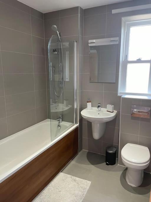 伊灵Lovely 2-Bed Flat With Well Equipped Kitchen公寓 外观 照片
